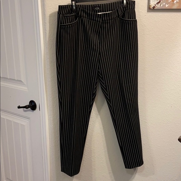 White House Black Market The Slim Ankle - Picture 1 of 3